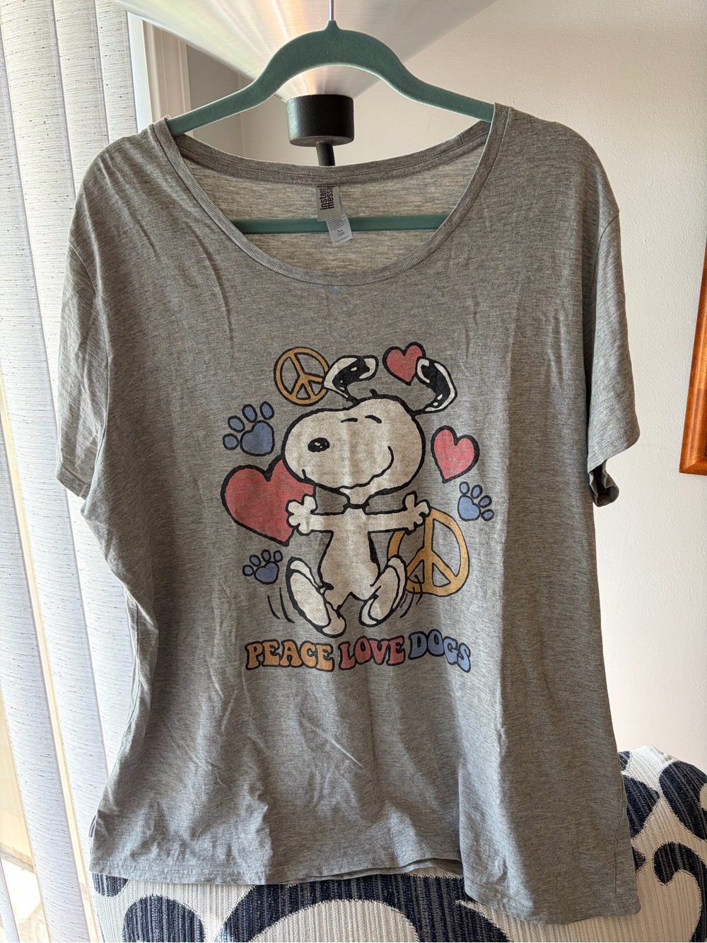 Snoopy “Peace Love Dogs” Heather Gray Tee - 1XW